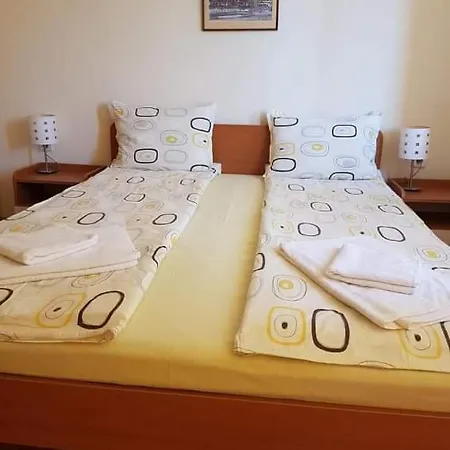 Хотел Флирт 2* Primorsko